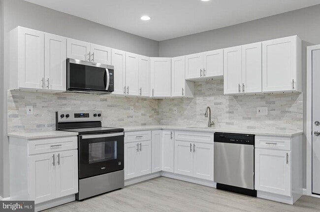 Building Photo - 809 Pontiac Ave