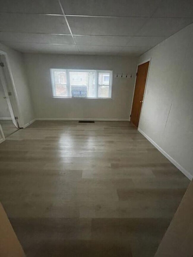 Building Photo - 231-33 Miles Avenue