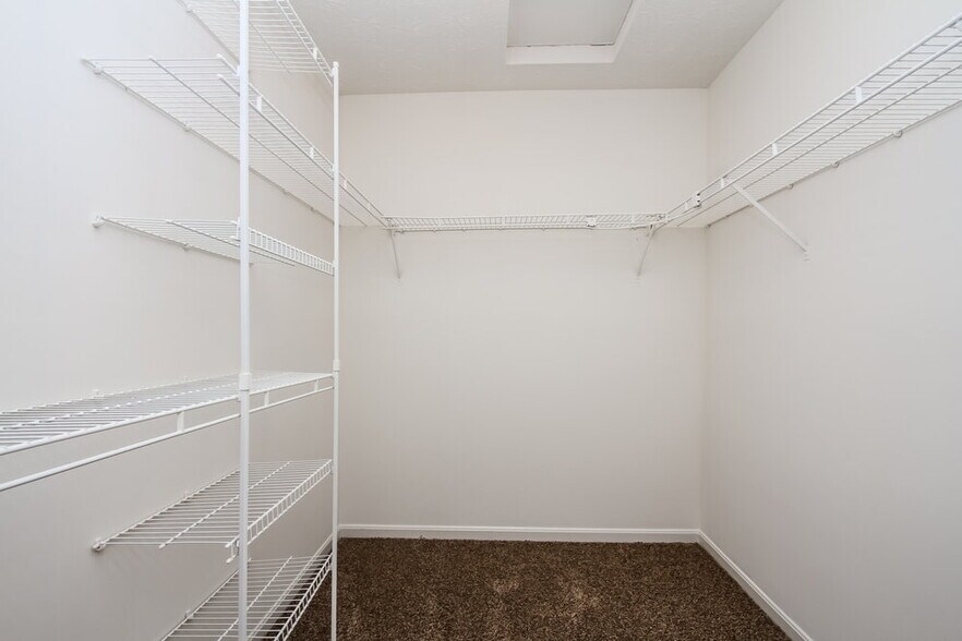 Building Photo - 5766 Pine Knoll Blvd