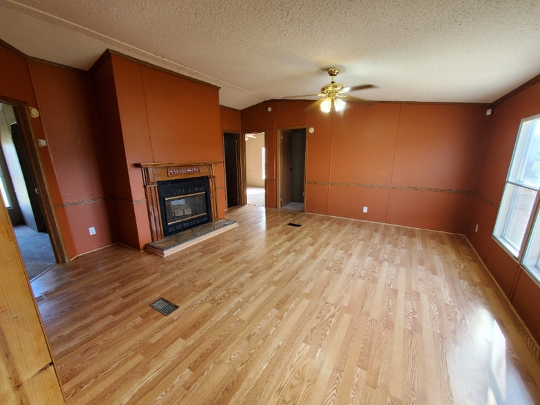 Building Photo - 4823 Drake Rd