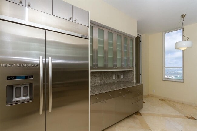 Building Photo - 888 Brickell Key Dr