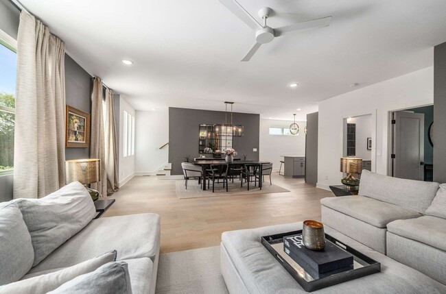 Building Photo - Prestine & Partially Furnished North Nashv...