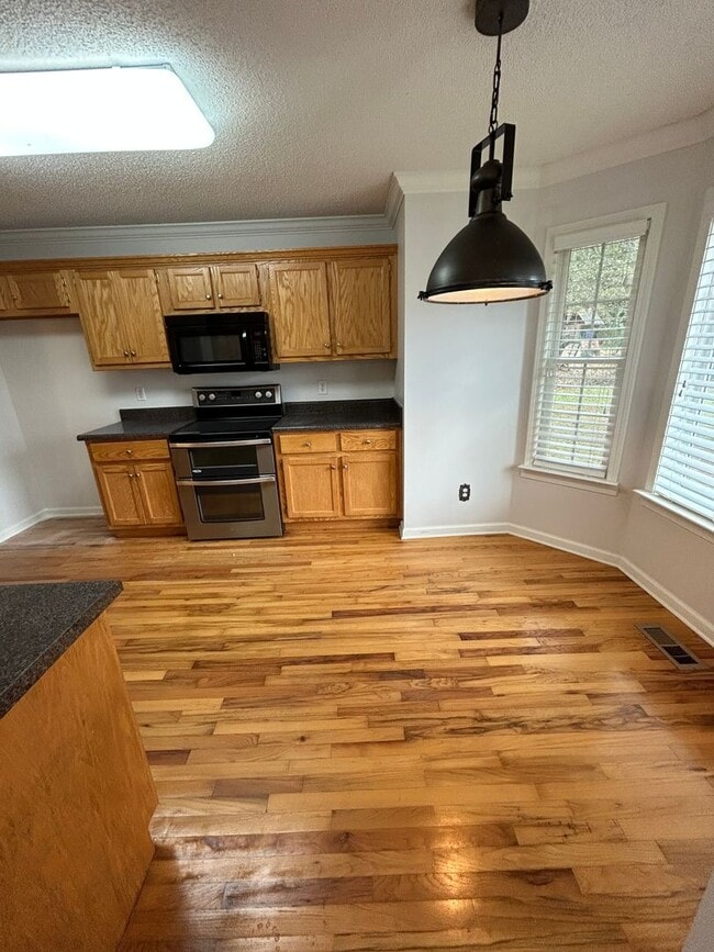 Building Photo - 3/2 Nice House in East Rome $1,895