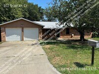 Building Photo - 302 Bowles Ct