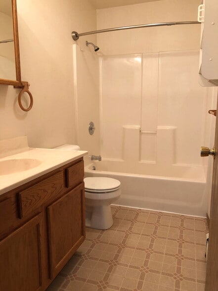 Building Photo - 721 Hobson Ave