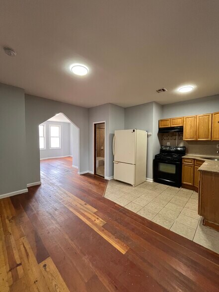 Building Photo - 565 Ocean Ave