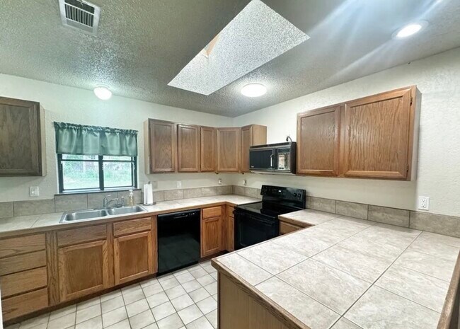 Building Photo - 1291 Edgewater Falls