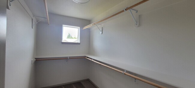 Building Photo - North Albany upgraded single family house