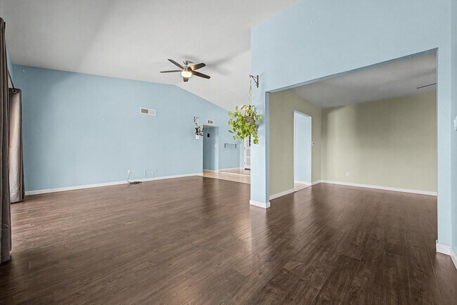 Building Photo - 1056 W Pecos Ave
