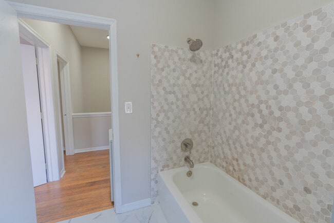 Building Photo - 1514 W Girard Ave