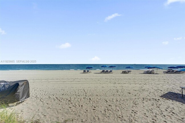 Building Photo - 10101 Collins Ave