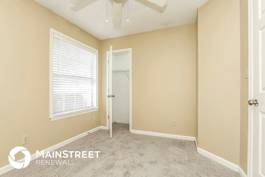 Building Photo - 400 Amberly Dr