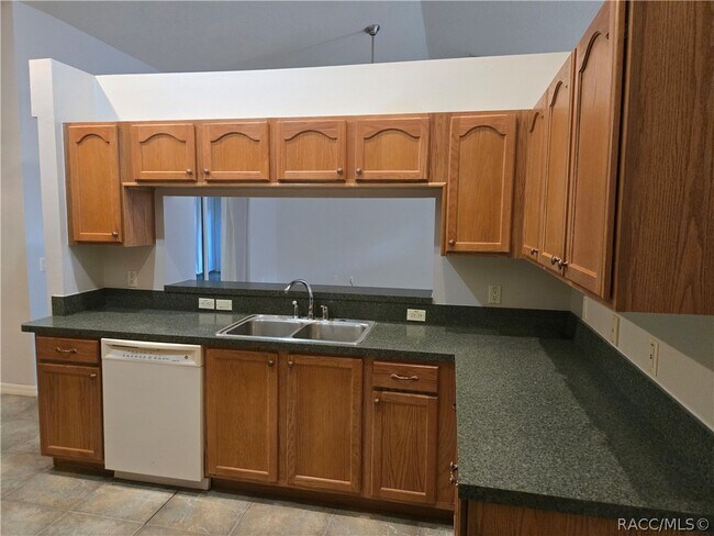 Building Photo - 14 Hollyhock Ct