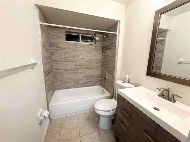 Building Photo - 1718 Bridgeview Cir