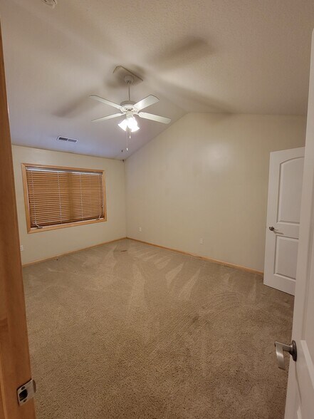 Building Photo - 2900 SE Glenstone Dr