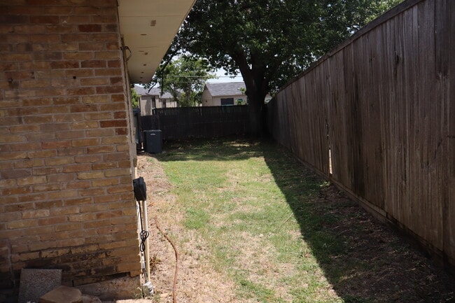 Building Photo - 13561 Red Fern Ln