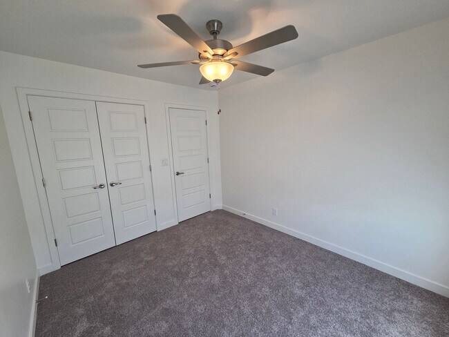 Building Photo - 1471 E White Desert Dr