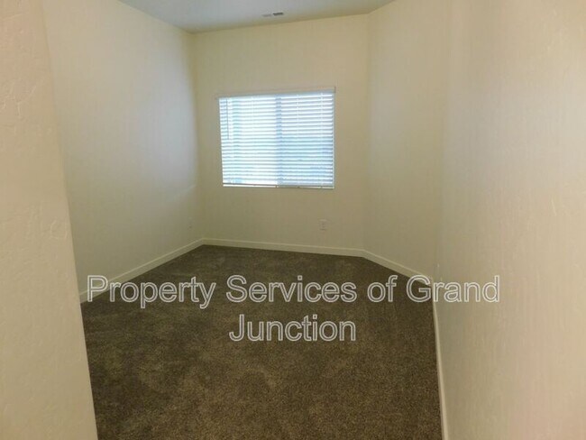 Building Photo - 662 Brookwillow Dr