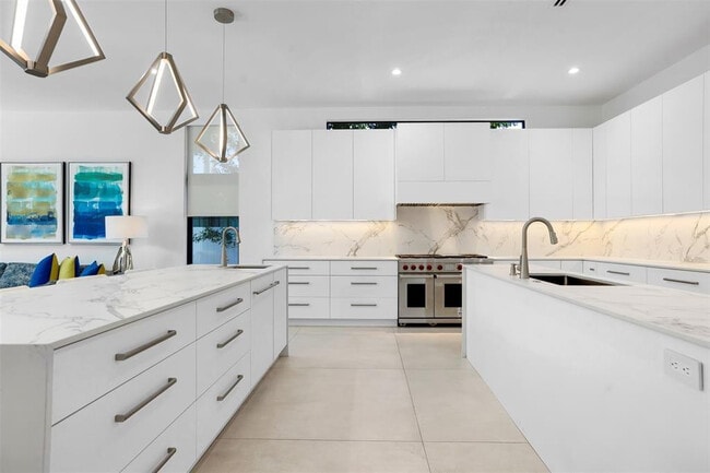 Building Photo - 2001 Marietta Dr