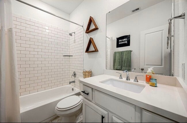 Building Photo - 17303 Merigold Hts Dr