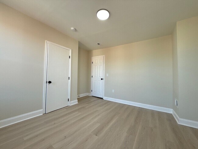 Building Photo - Three Bedroom Home in Baltimore