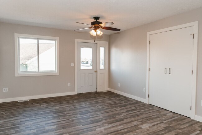 Building Photo - Marshall Commons 1003