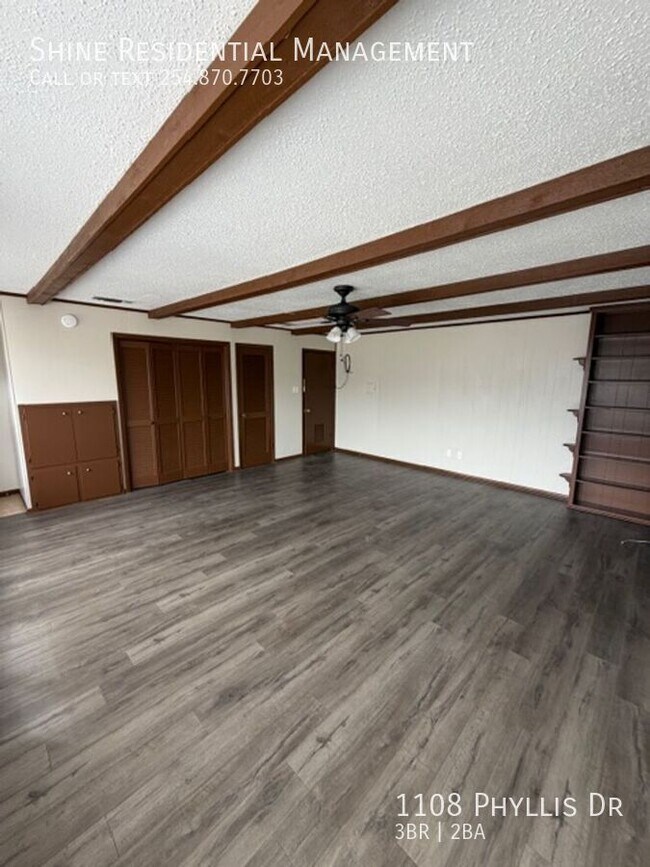 Building Photo - 1108 Phyllis Dr