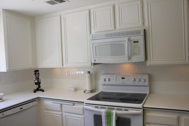 Building Photo - 36 El Toro Dr