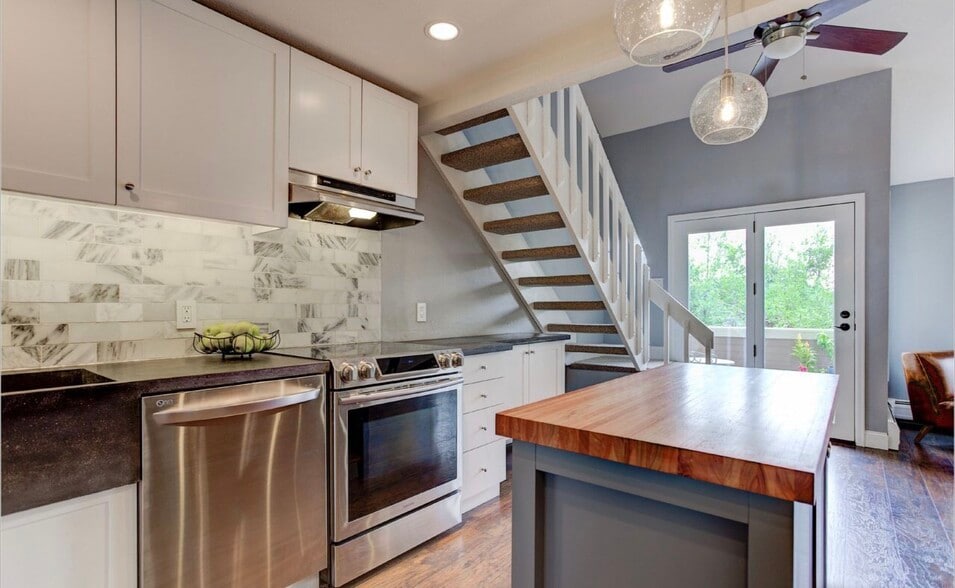 Building Photo - 2201 Pearl St