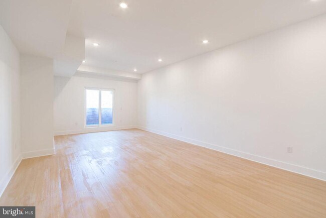 Building Photo - 4408 Lancaster Ave