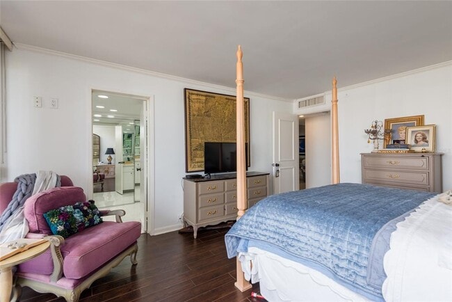 Building Photo - 5700 Mariner St