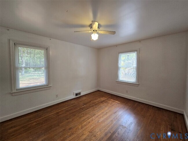 Building Photo - 2813 Clarendon Dr