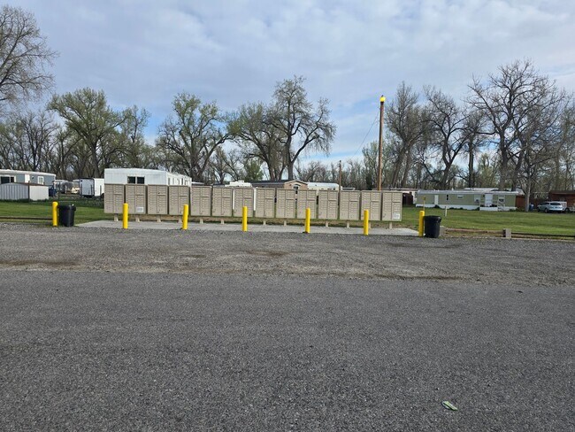 Building Photo - 2 bed 1 bath Home *Section 8 Welcome*