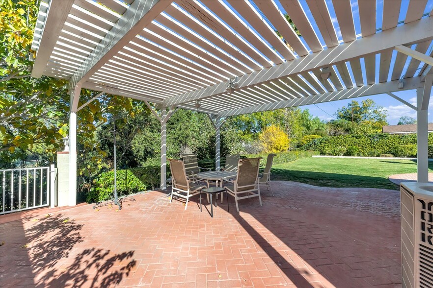 Building Photo - 8201 Clemens Ave