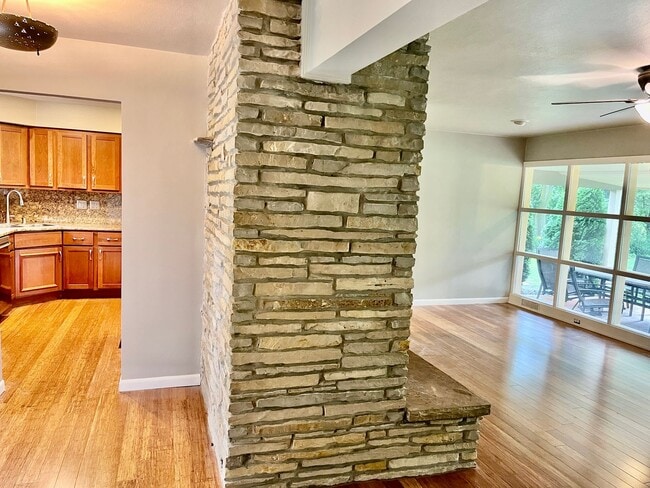Building Photo - Mid Century Modern Ranch Home