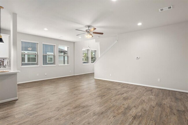 Building Photo - 7325 Hinsdale Dr
