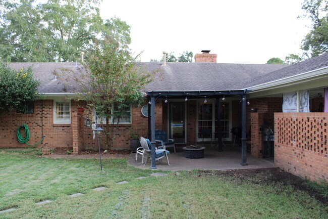 Building Photo - Home for Rent in Montgomery