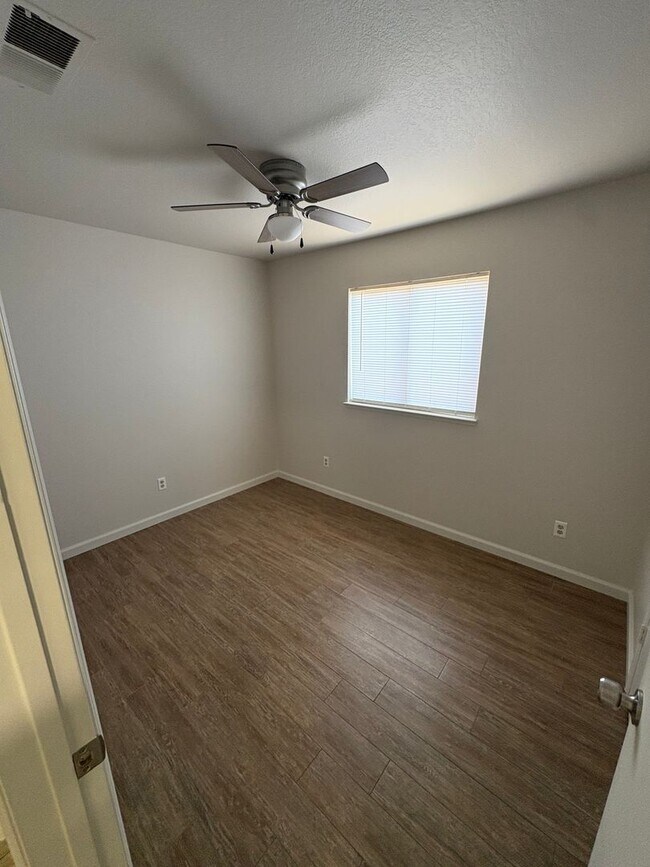 Building Photo - 1148 Gladys Way