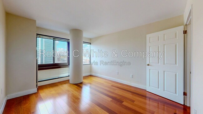 Building Photo - 127 Greyrock Pl