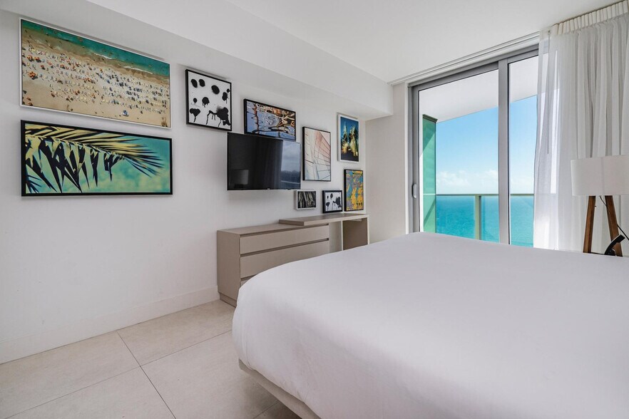 Building Photo - 4011 S Ocean Dr