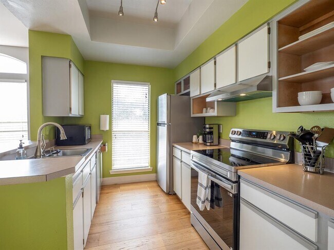 Building Photo - 6000-19 Shepherd Mountain Cove