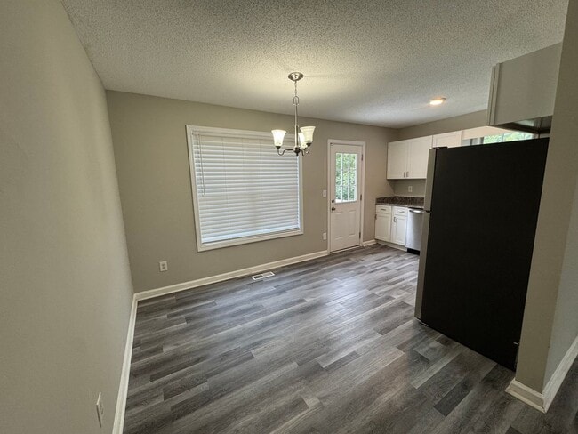 Building Photo - 3 Bedroom 2 Bath Split Level w/ Bonus Room...