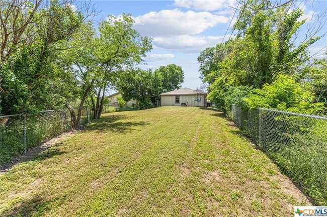 Building Photo - 2807 Terrace Dr