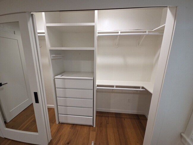 Building Photo - Elegant home with classic charm