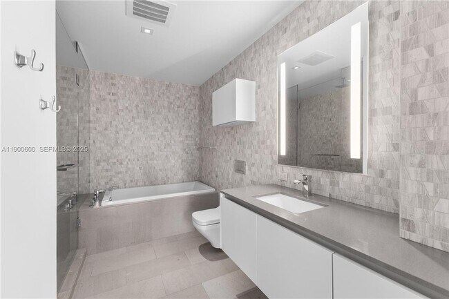 Building Photo - 68 SE 6th St