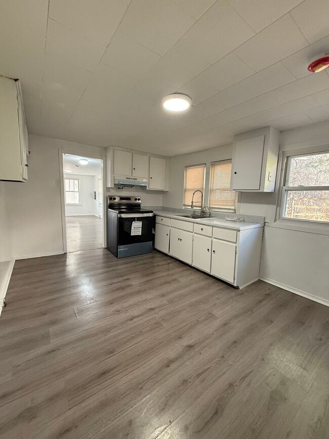 Building Photo - 15 Deming Ave