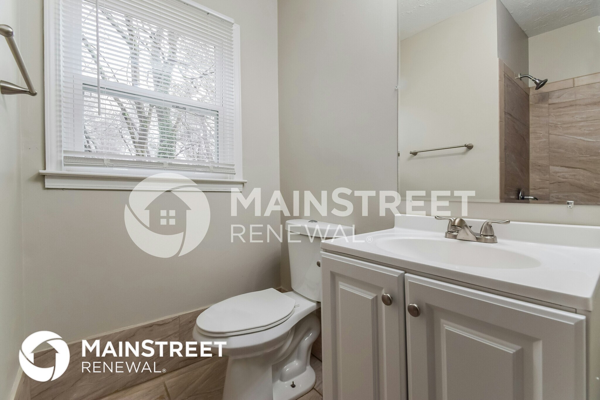 Building Photo - 6112 Lakeshore Dr SE