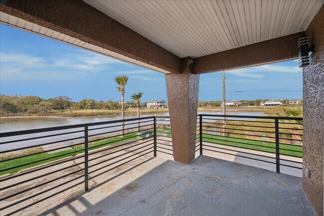 Building Photo - 709 Gale St