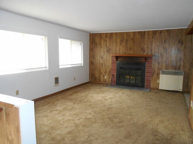 Building Photo - Spacious 2 Bed 1 Bath Bothell Home $2500/mo.