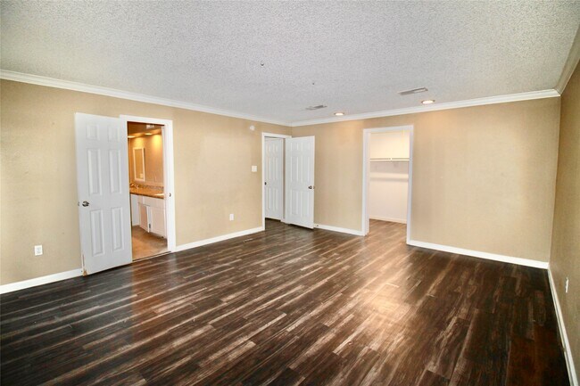 Building Photo - 4701 Spring Ln